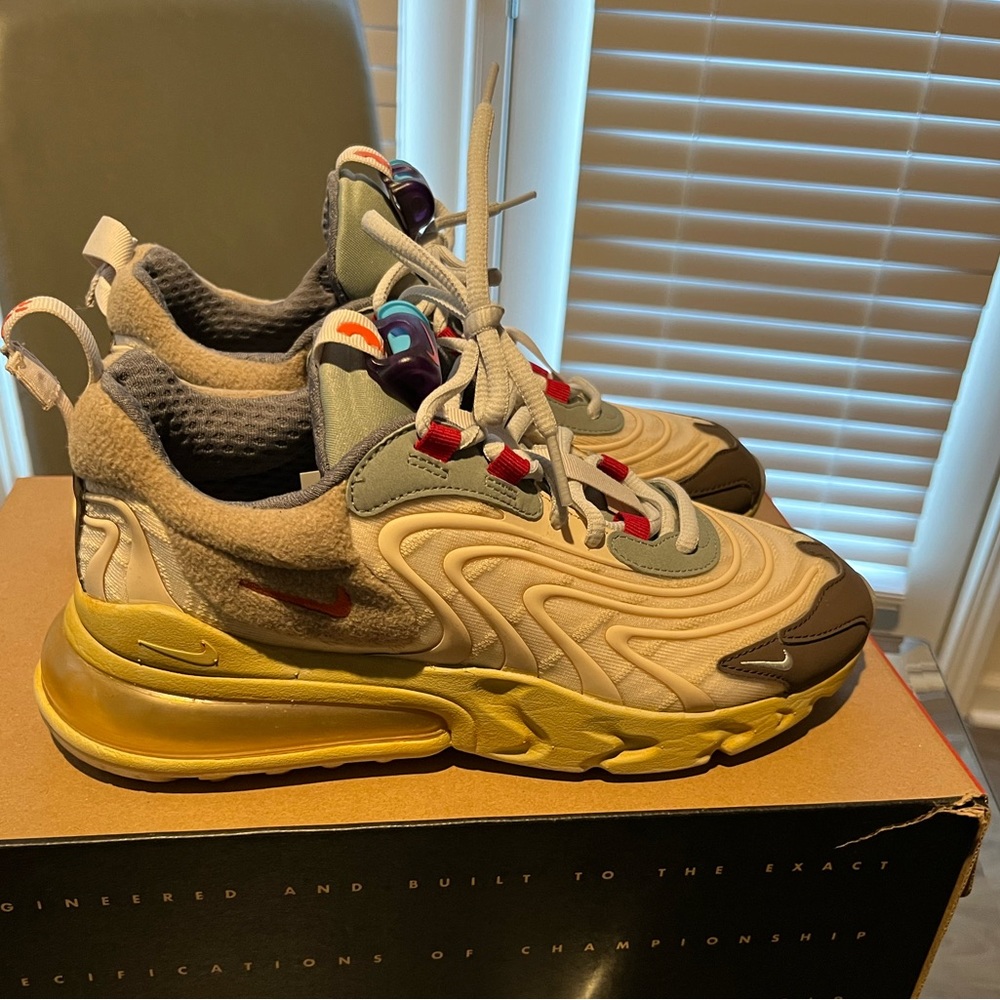 Air max 270 Cactus Trails worn once women’s size 8